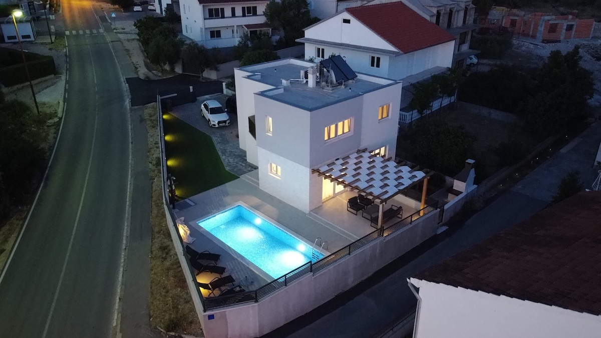 Modern family holiday house with pool