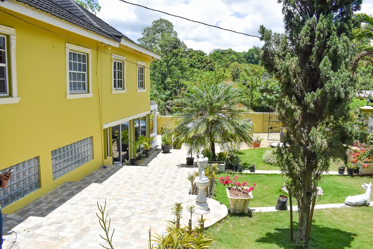 Tropical Treasure: 4 BR Oasis in the Hills of JA