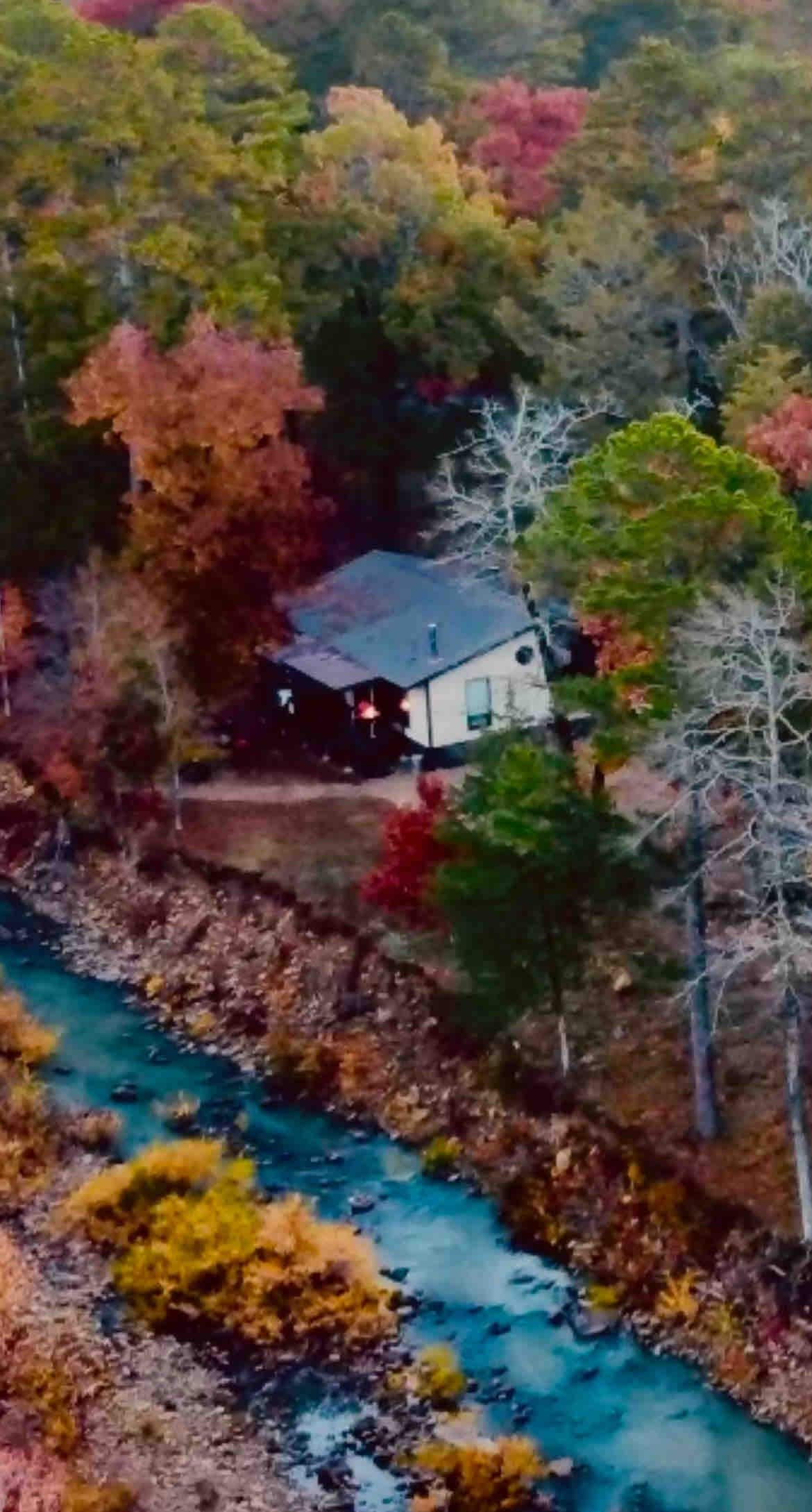 Spectacular One Bedroom Cabin with Hot Tub