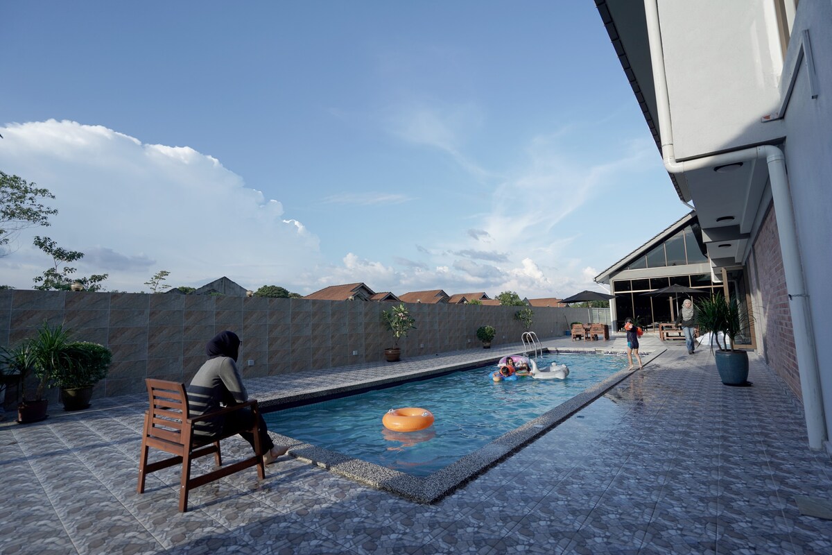 Casa @ n7 -带大院子和游泳池的平房