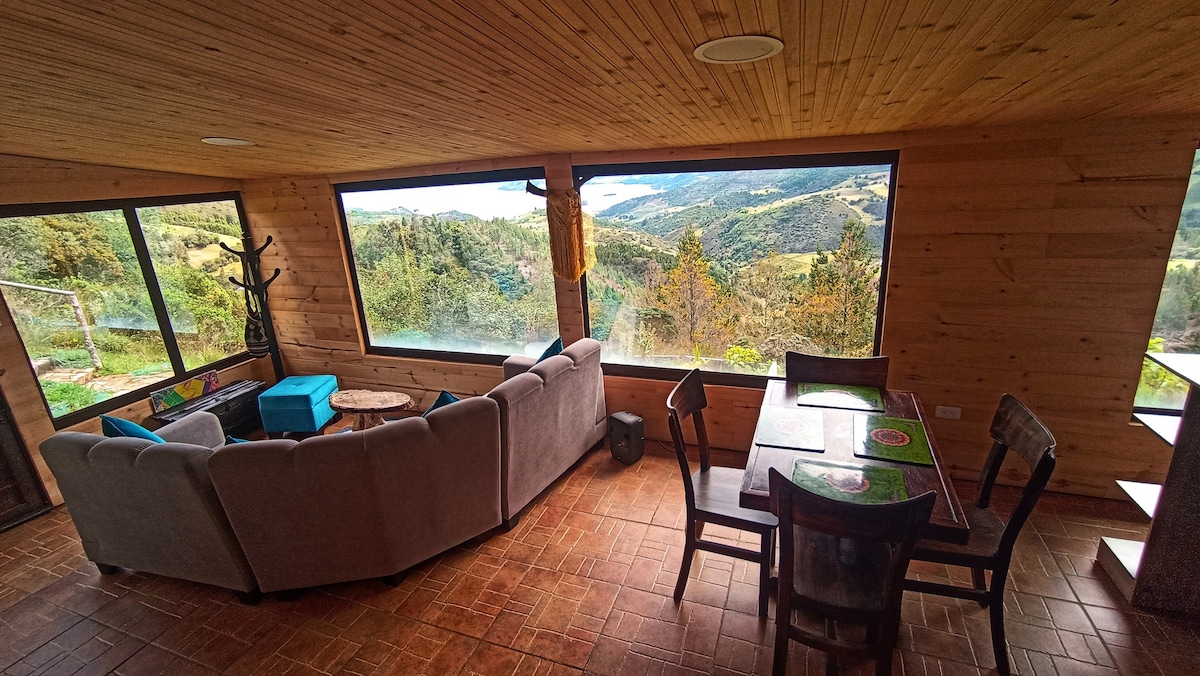 迷人的小木屋，可欣赏Tota湖的迷人景色