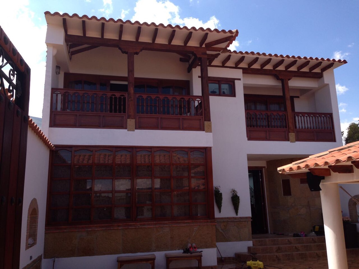 莱瓦镇（ Villa de Leyva ）的整套房子， +7张床。