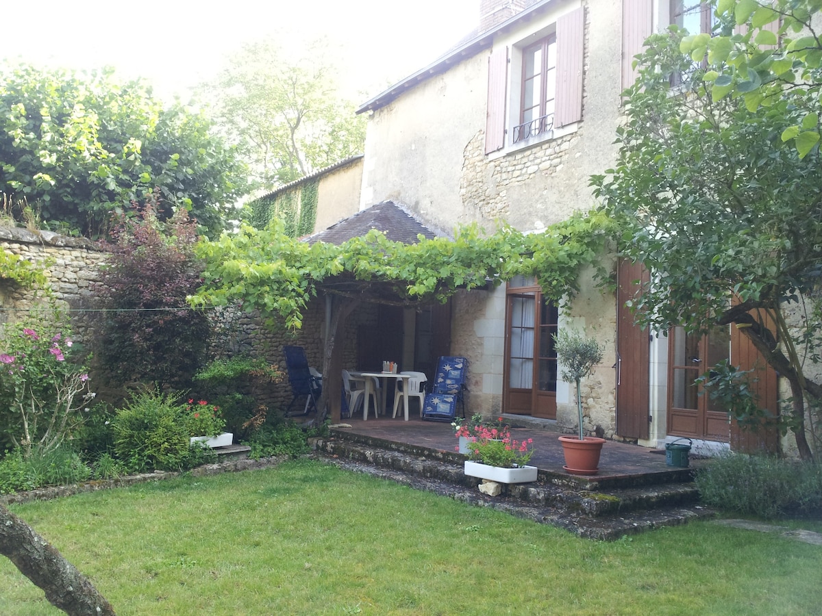 Family House - Moncontour, Poitou Charentes, FR