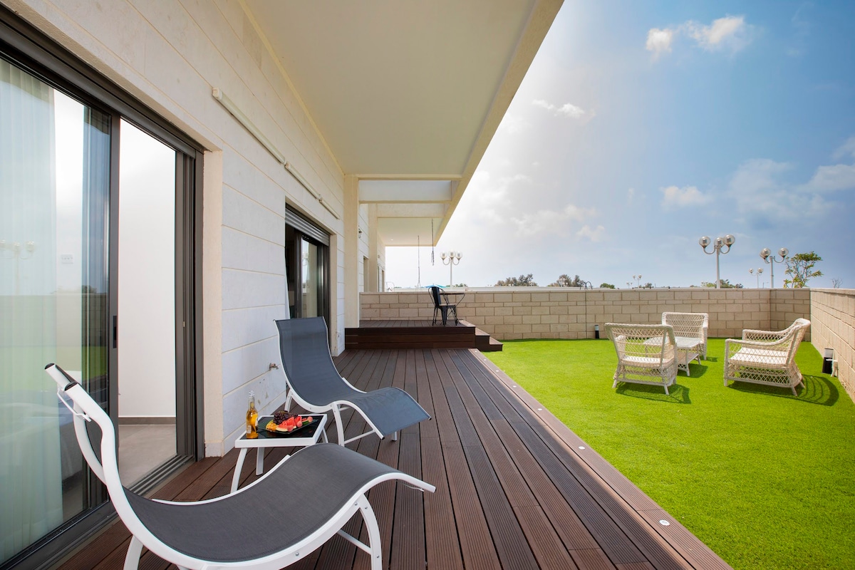 Beachfront Garden Apartment Next to Achziv Beach