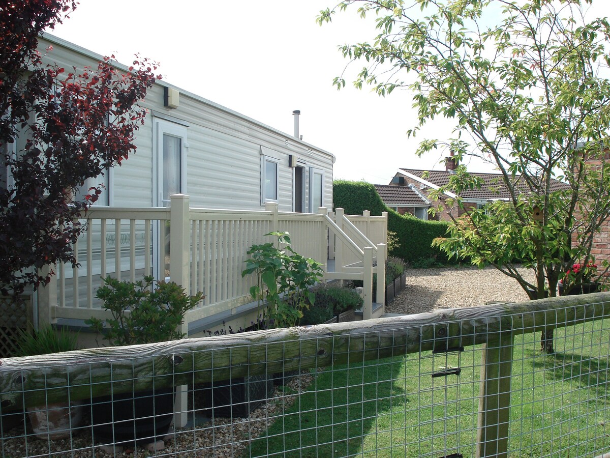 The Caravan Hideaway at Lavender Cottage