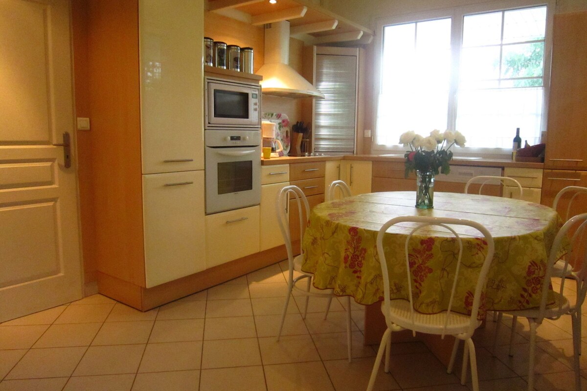 Superb holiday home in Escalles near the sea