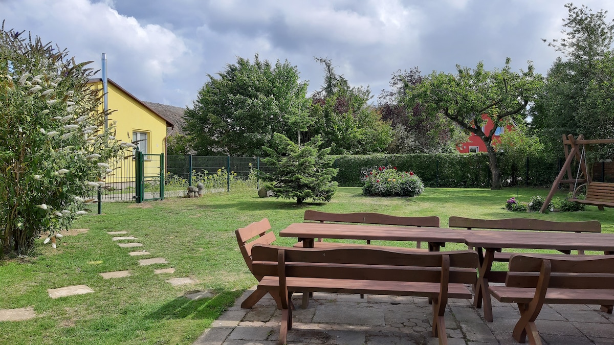 Ferienwohnung Smillenzweg ，带有围栏的花园