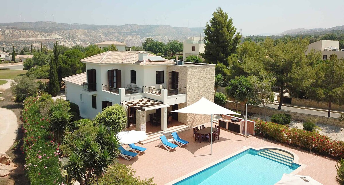 Spacious Villa Kellia with pool and great views