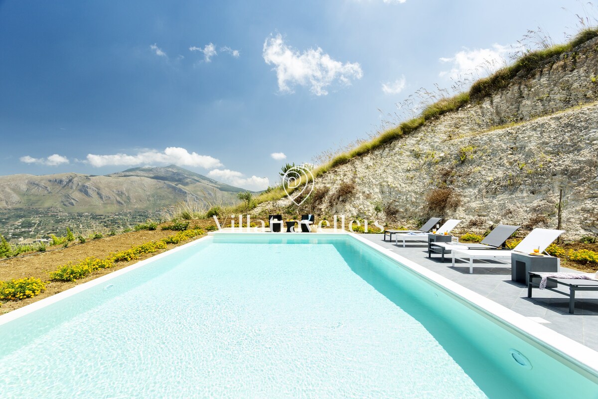 Lovely Villa in Sicily with Pool and Amazing Views