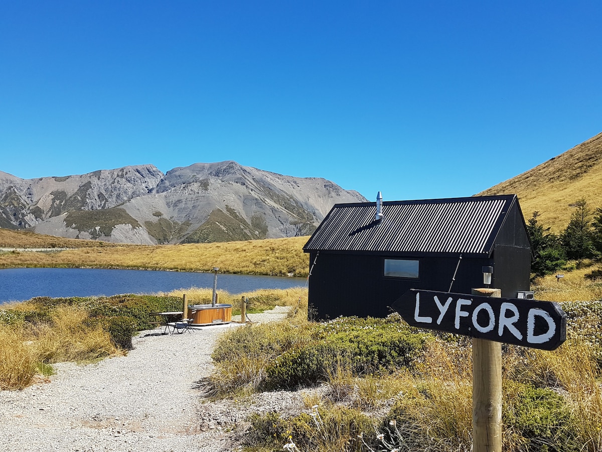 Mt Lyford - Lyford Hut, Lake Stella