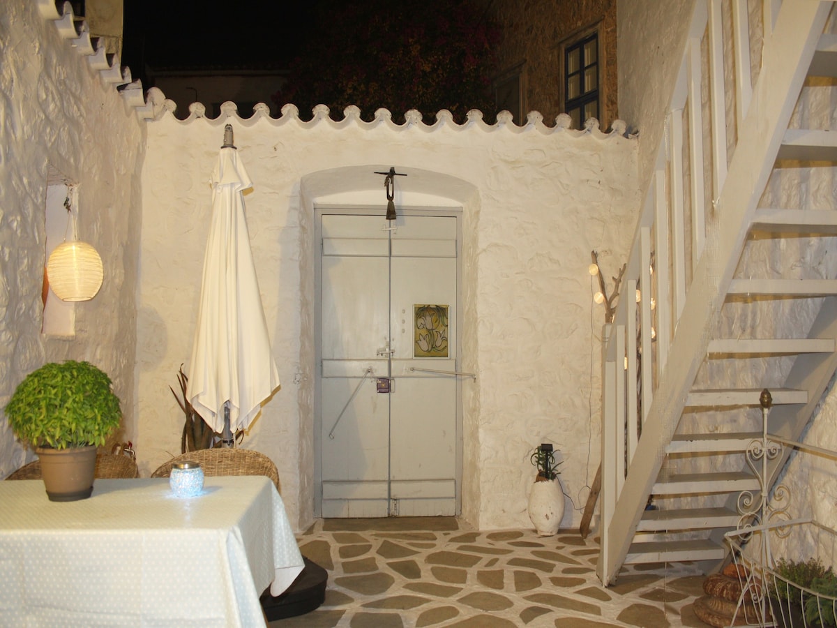 Villa Kallisti Traditional Stone House in Hydra