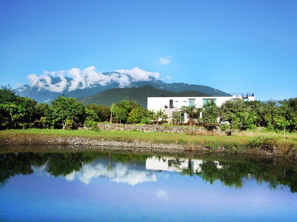 花蓮2000坪莊園16人包棟別墅，空間獨立隱私，擁中央山脈奇萊山景，體驗自然田園慢活渡假