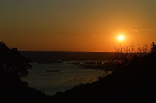 RIVERVIEW CABIN, hot tub, GRANDVIEW of Mississippi