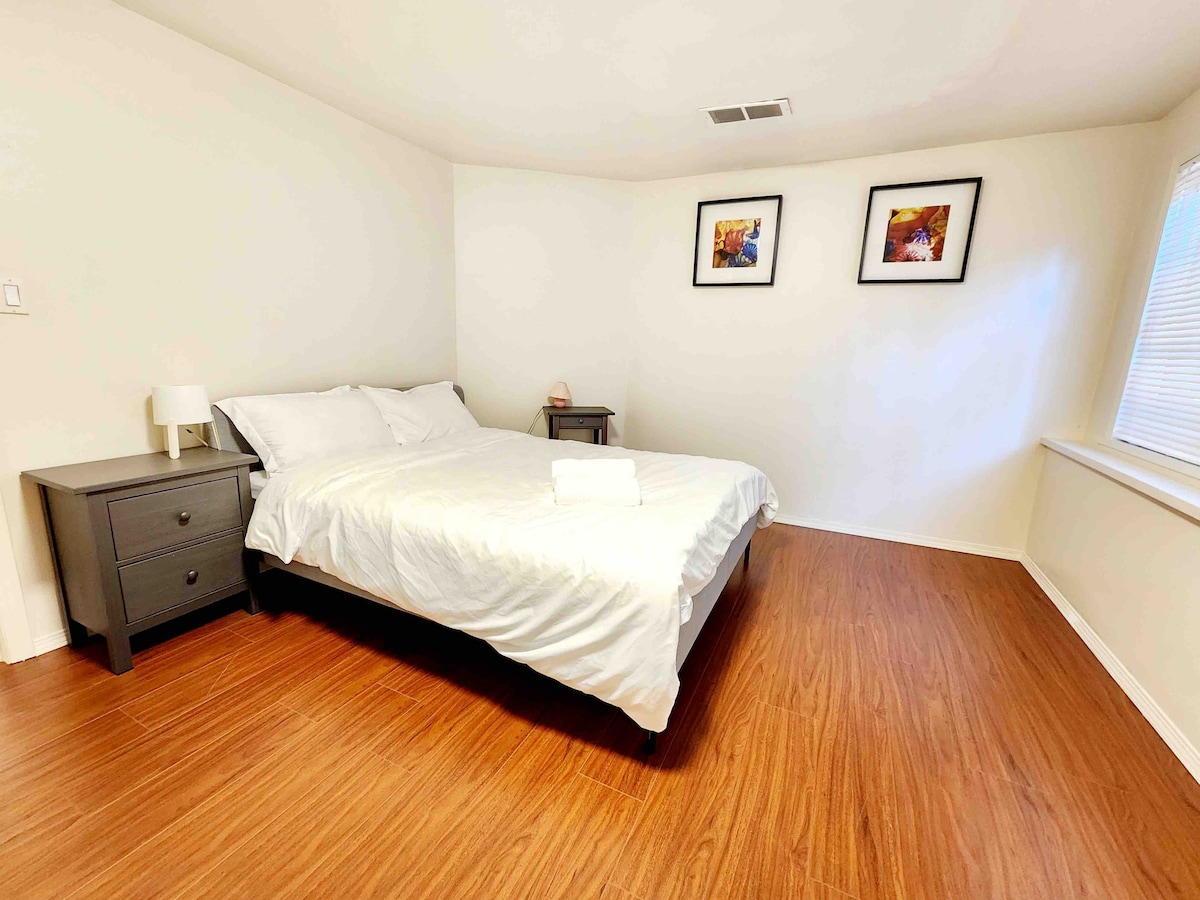 Cozy Two bedroom Basement Suite