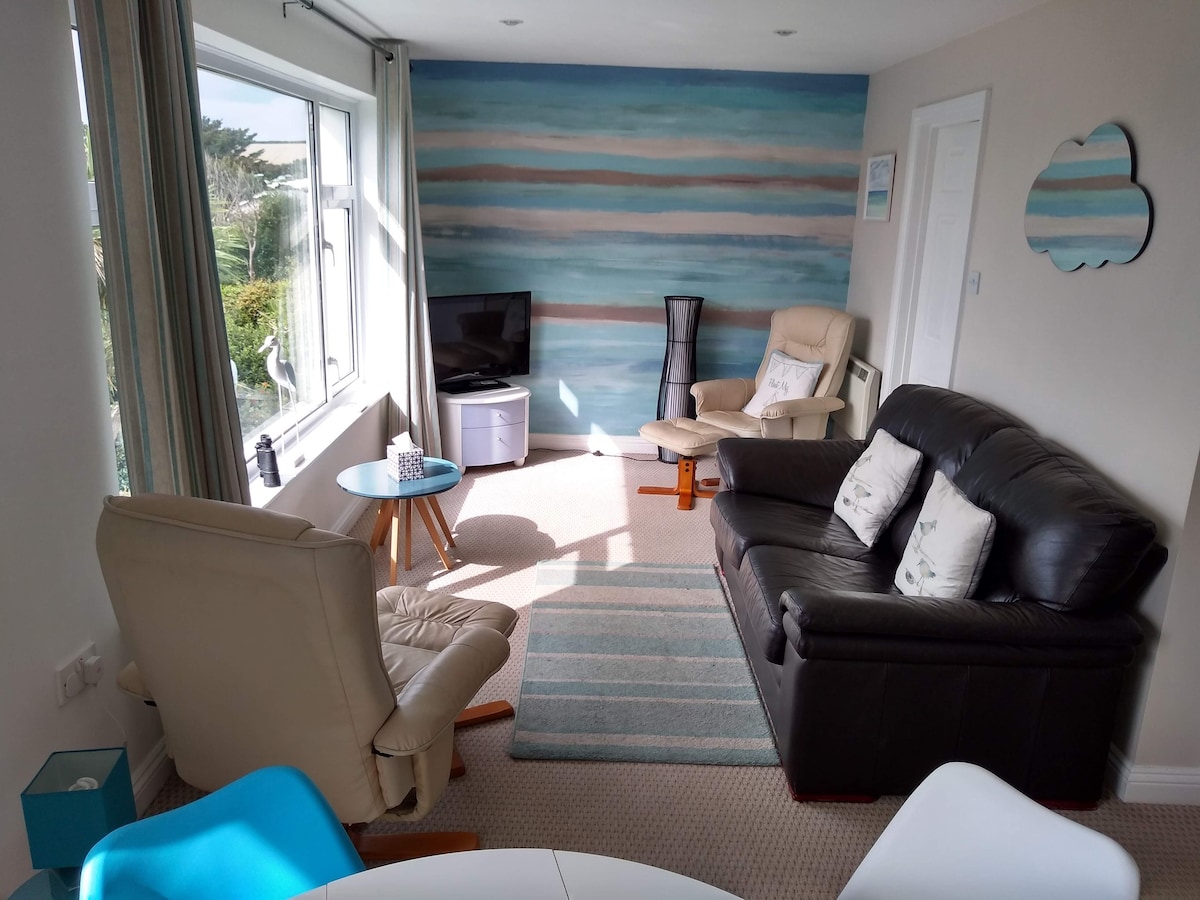 Bude 2 Bedroom Flat: Stunning Views & Tennis Court