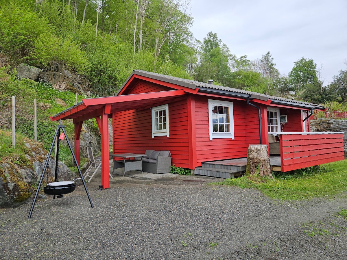 4- Varaldsøy Hardangerfjorden, hytte nr. 4 med båt