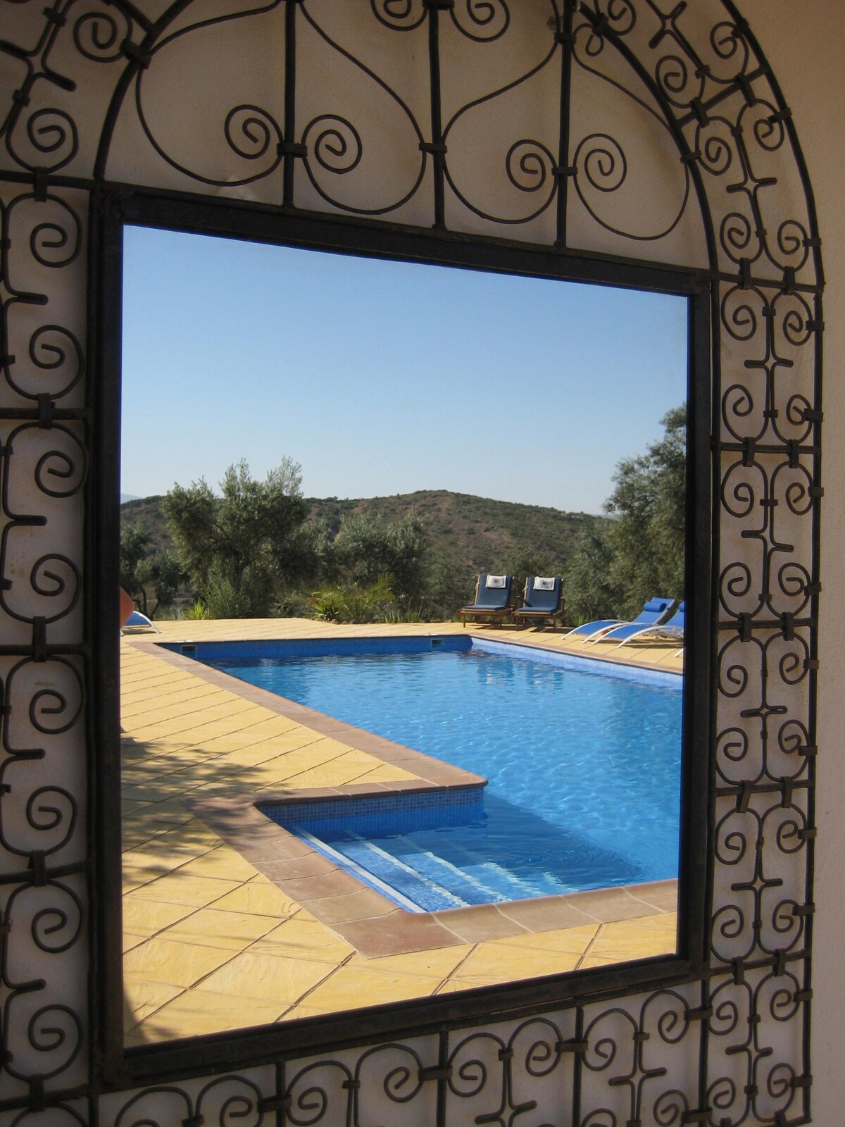 Lovely villa with fabulous 12m pool and jacuzzi
