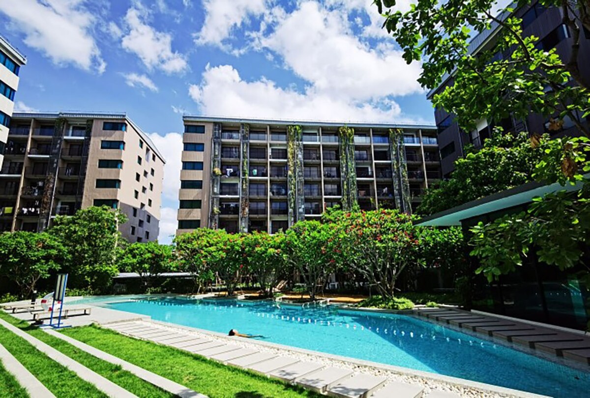 沙吞酒店式公寓一室一厅！BTS旁、毗邻曼谷河滨！美食街 帕蓬夜市14分钟可达/WIFI/游泳池免费
