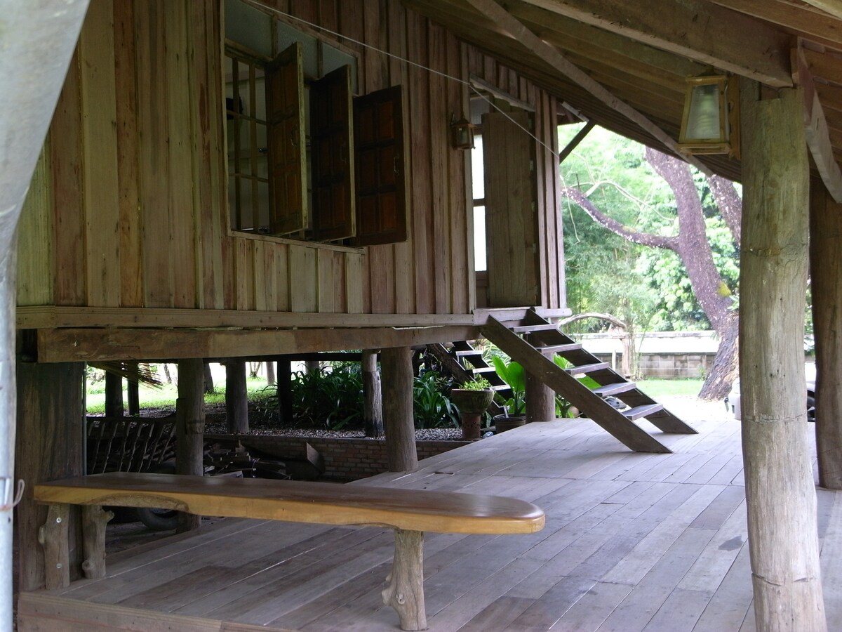 当地村庄的木屋