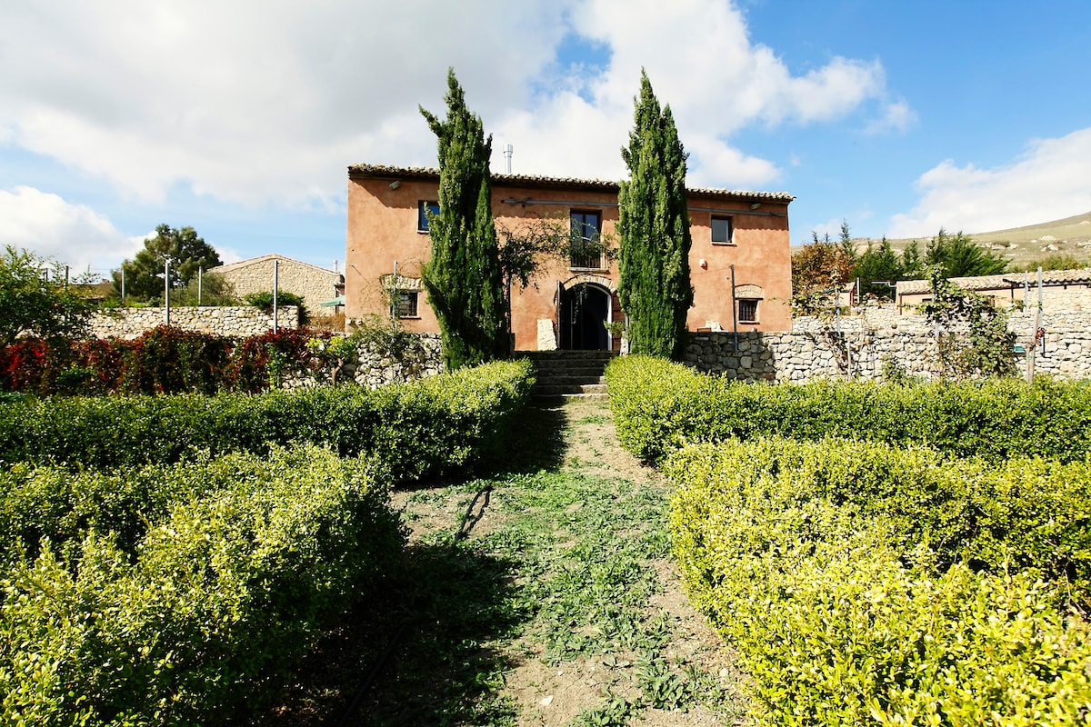 Don Ruggero Estate