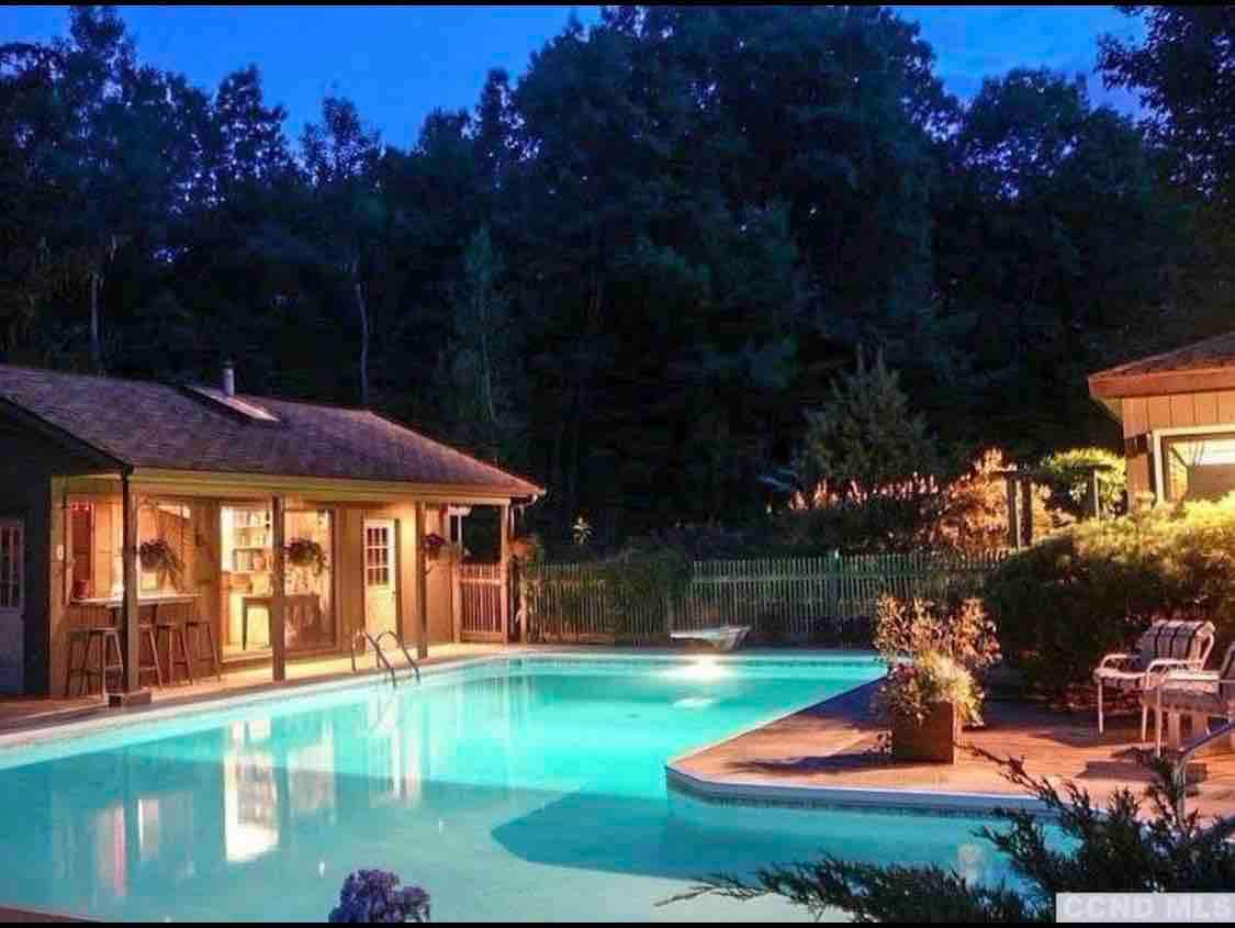 Sunbeam Lodge ：泳池+热水浴缸， 50英亩， 70年代绿洲