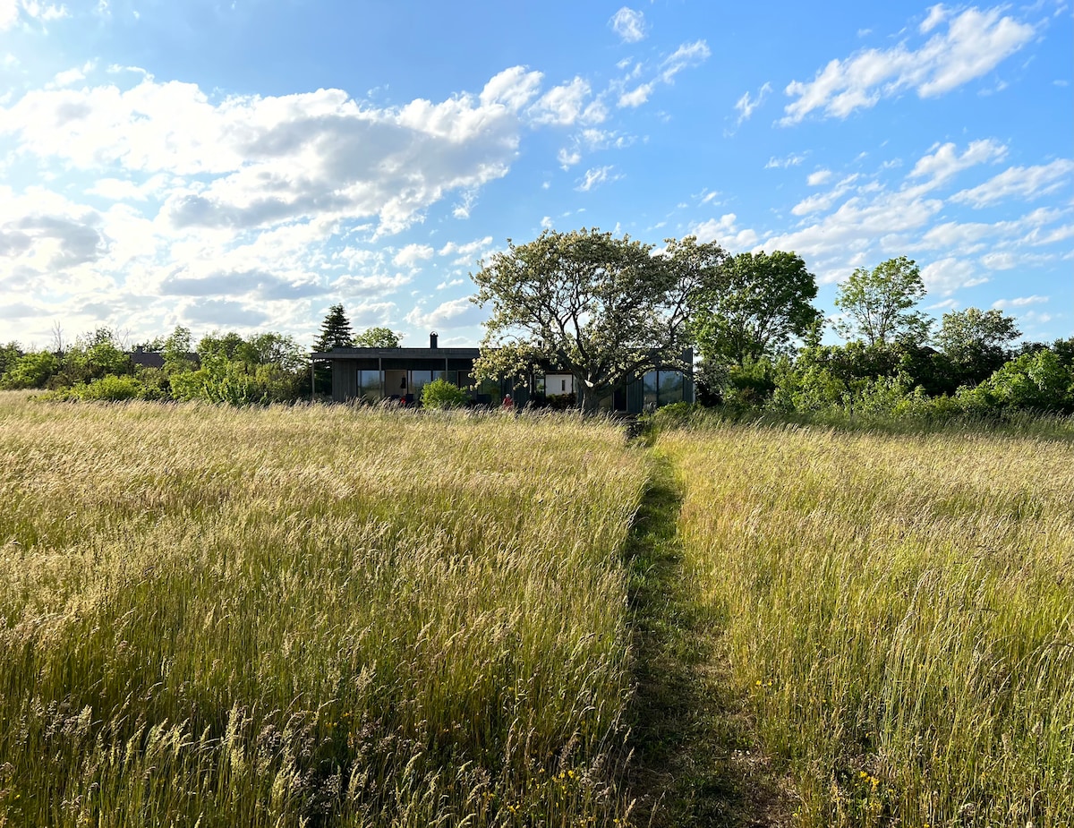 Beach bungalow in lovely Kårehamn.