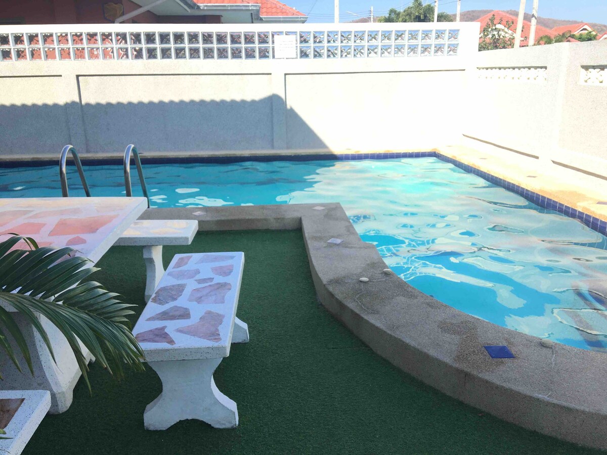 Cool beach house and private pool (Covid-19 free)