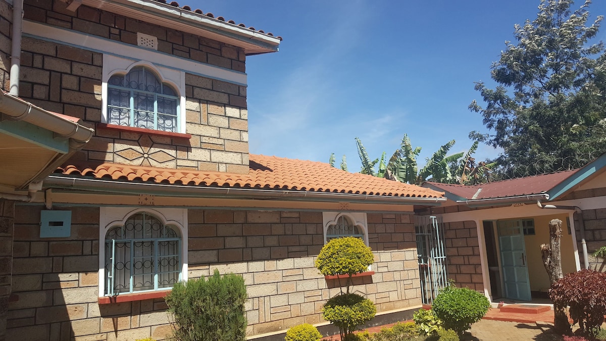 7 bedroom bungalow in Meru 200m from the highway