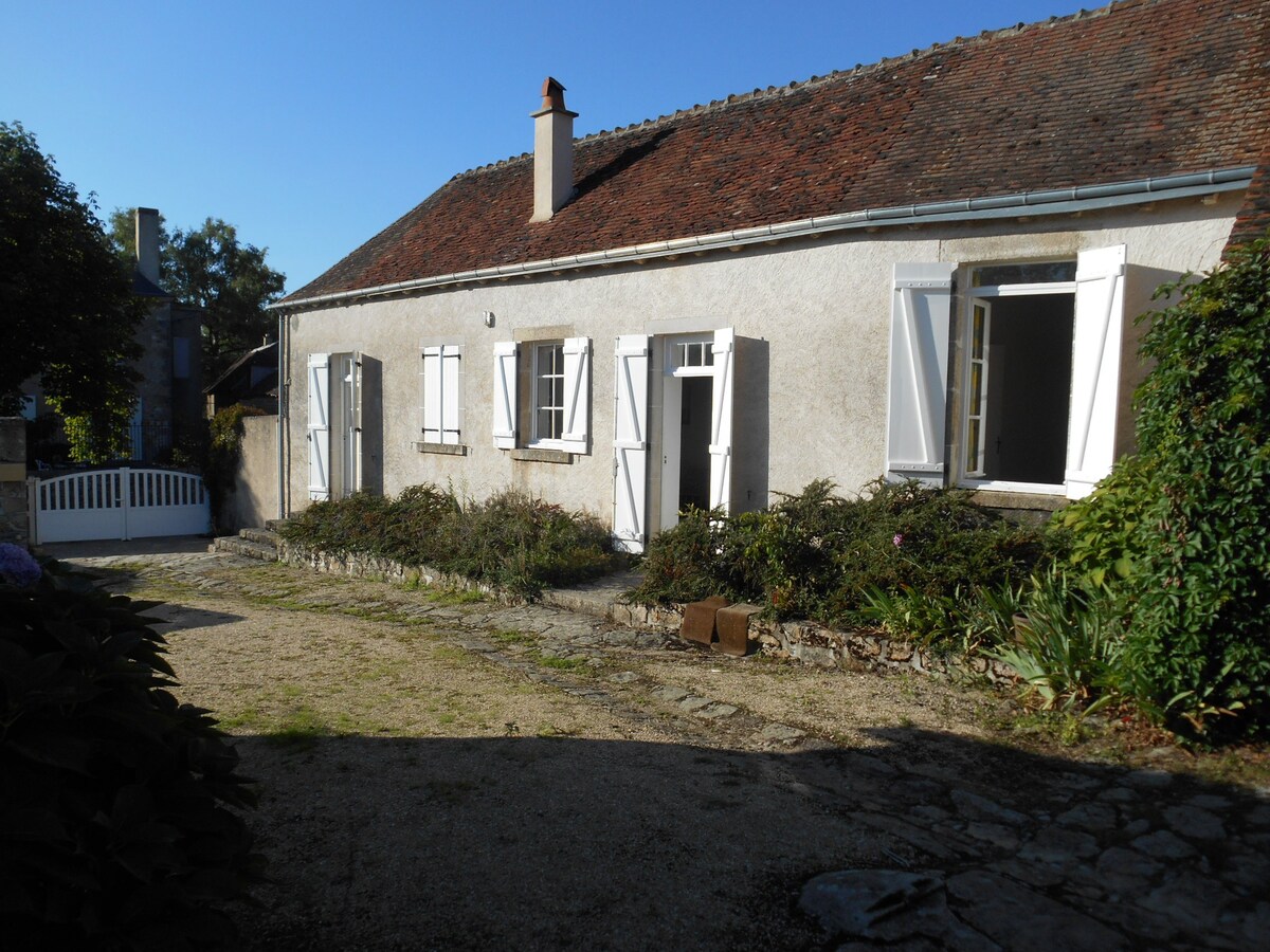 Maison indépendante dans le village d'Orsennes