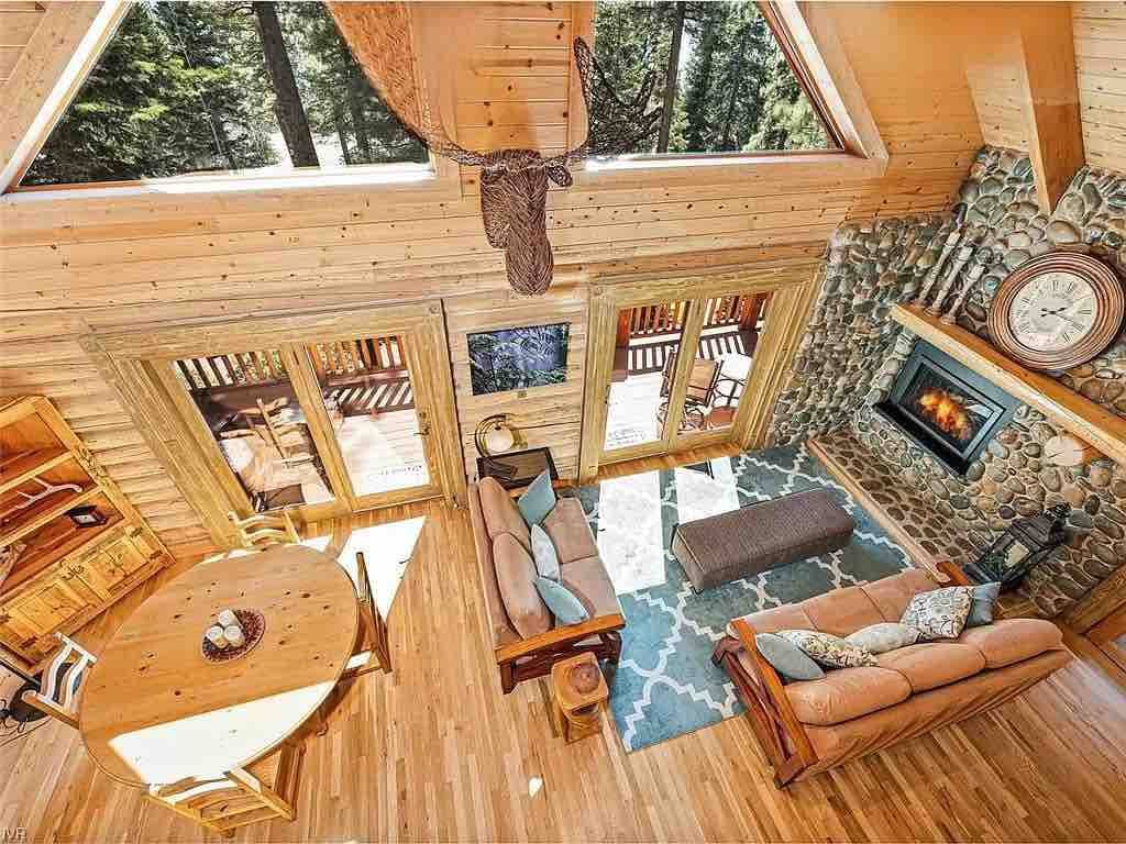 NEW! Stunning 3 Story Log Cabin Lodge - Dreamy