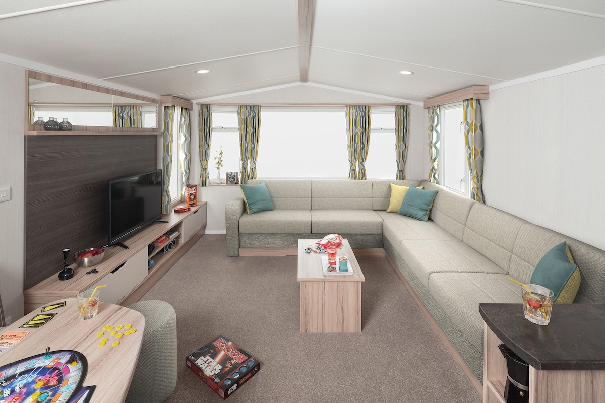 Seafield 's Instow Caravan ，带3间卧室。