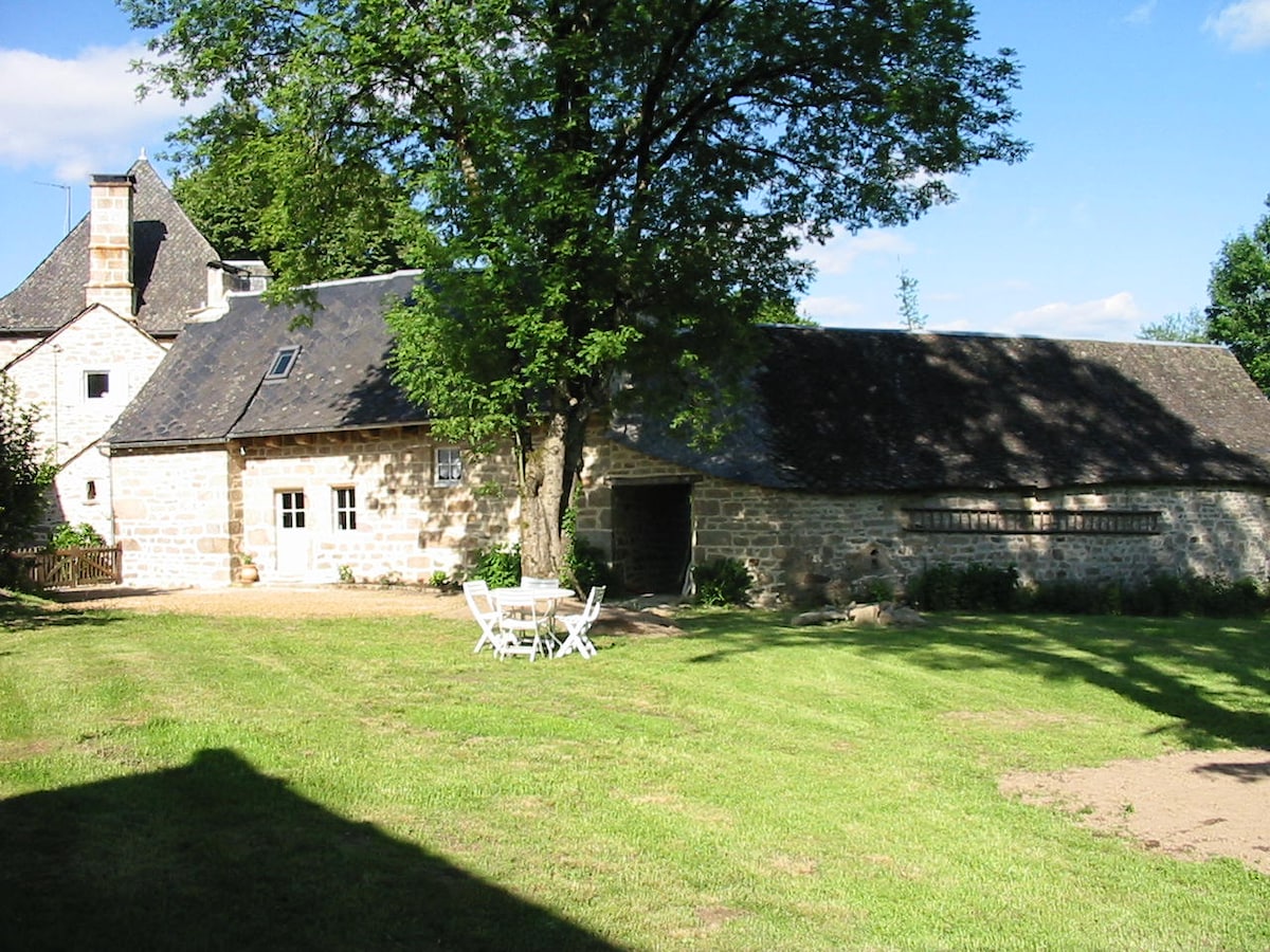 Maison ancienne avec jardin à Gimel-les-cascades