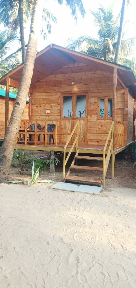 spacious wooden cottage near by agonda beach