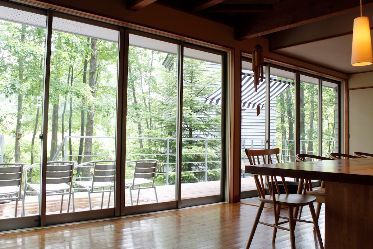 度假村小屋「森林桌」被自然包围2000坪