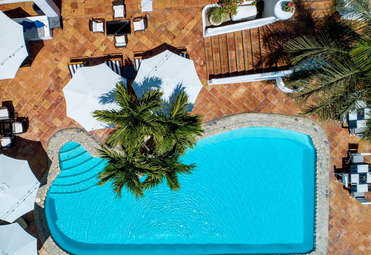 传统Cabo酒店-泳池甲板房