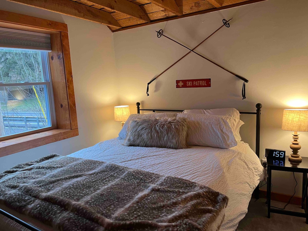 舒适的2卧室公寓，毗邻希腊峰滑雪度假村