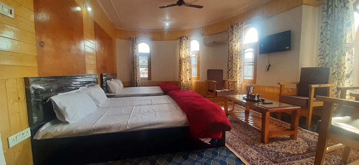 Bashaw Residency Private Room near Srinagr airport