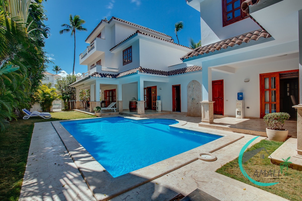 Luxury Villa Gemela, Steps from The Beach, 6BR,9BT