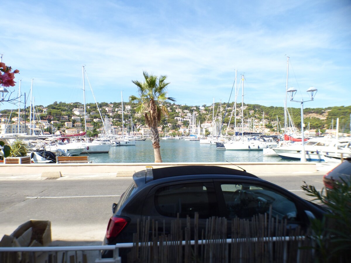 Sur le port, emplacement idéal