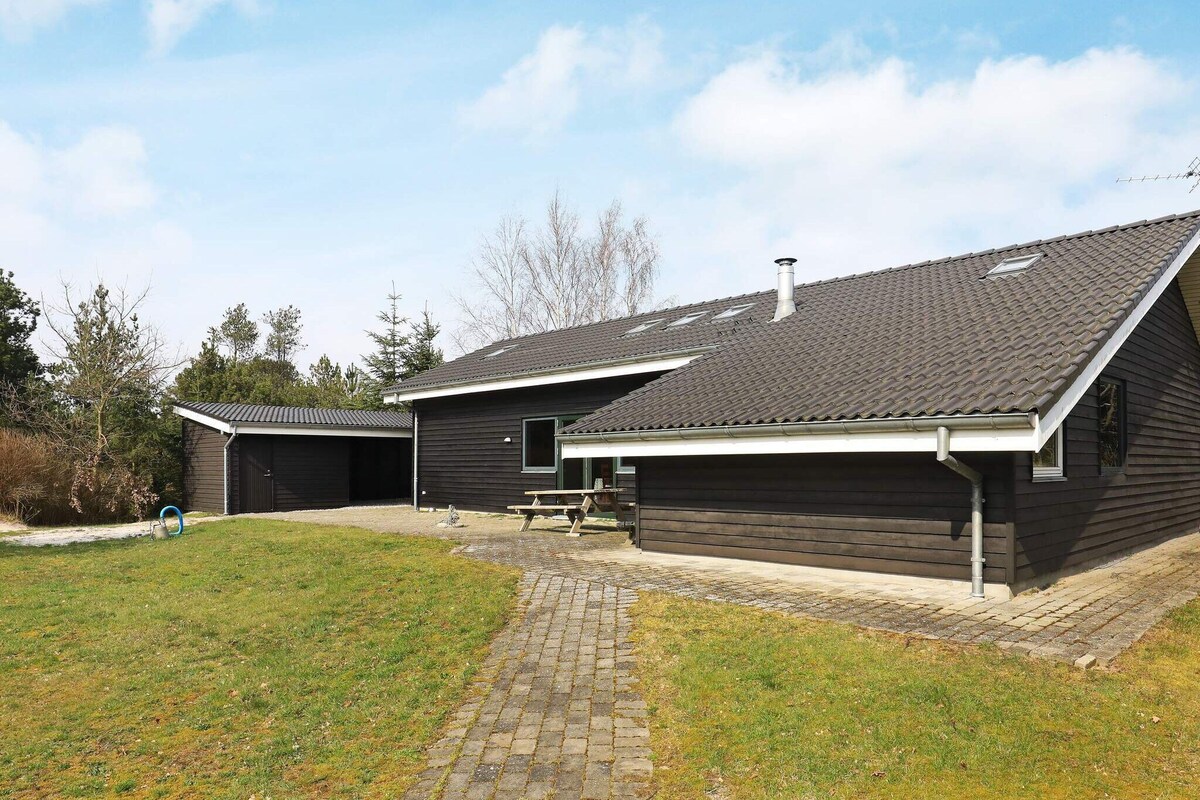 12 person holiday home in hals