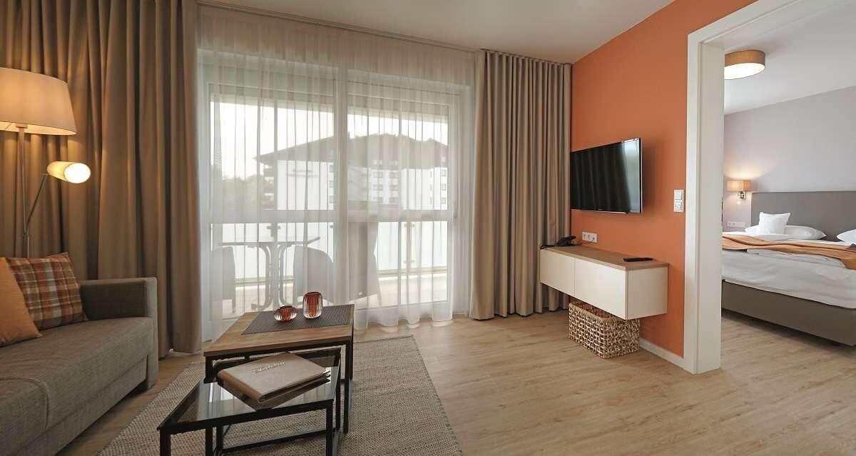 App. Hotel Fidelio (Bad Füssing), Zwei-Zimmer-Suiten Typ 2 (44qm) mit überdachtem Balkon und Boxspringbett