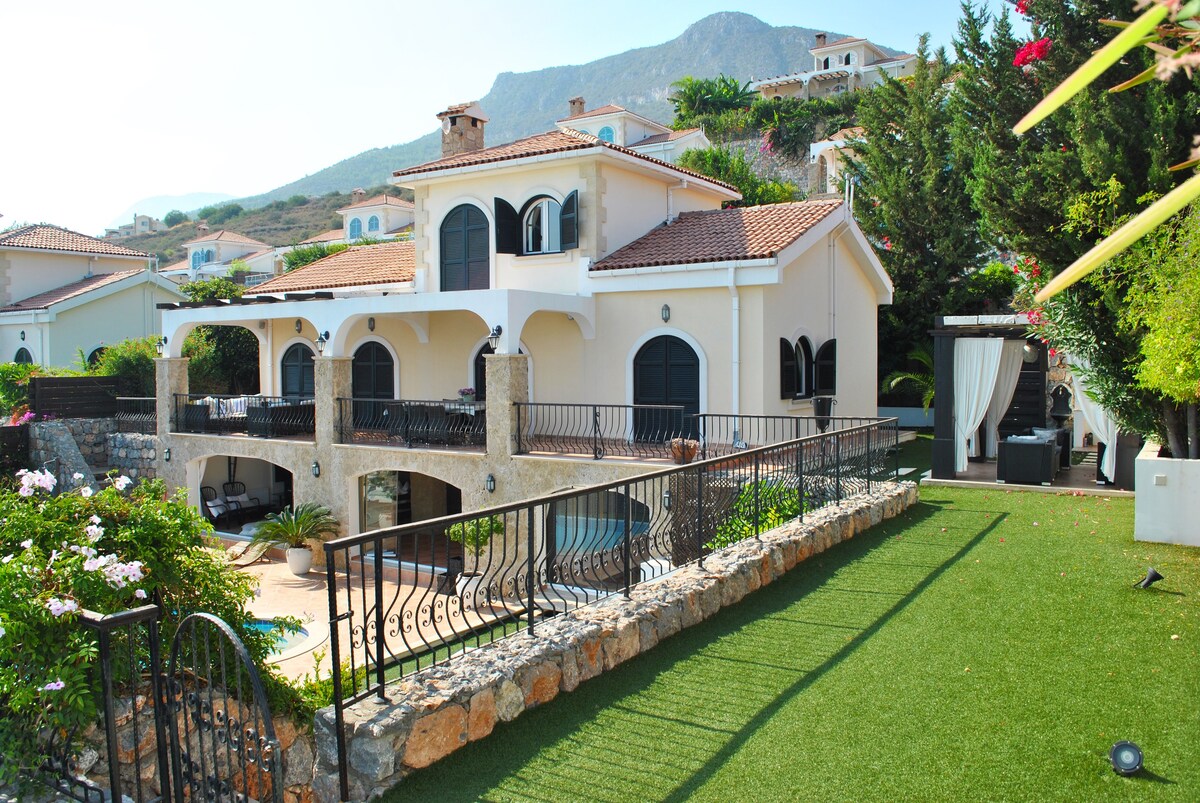 4 bedroom villa with a private pool in Kyrenia