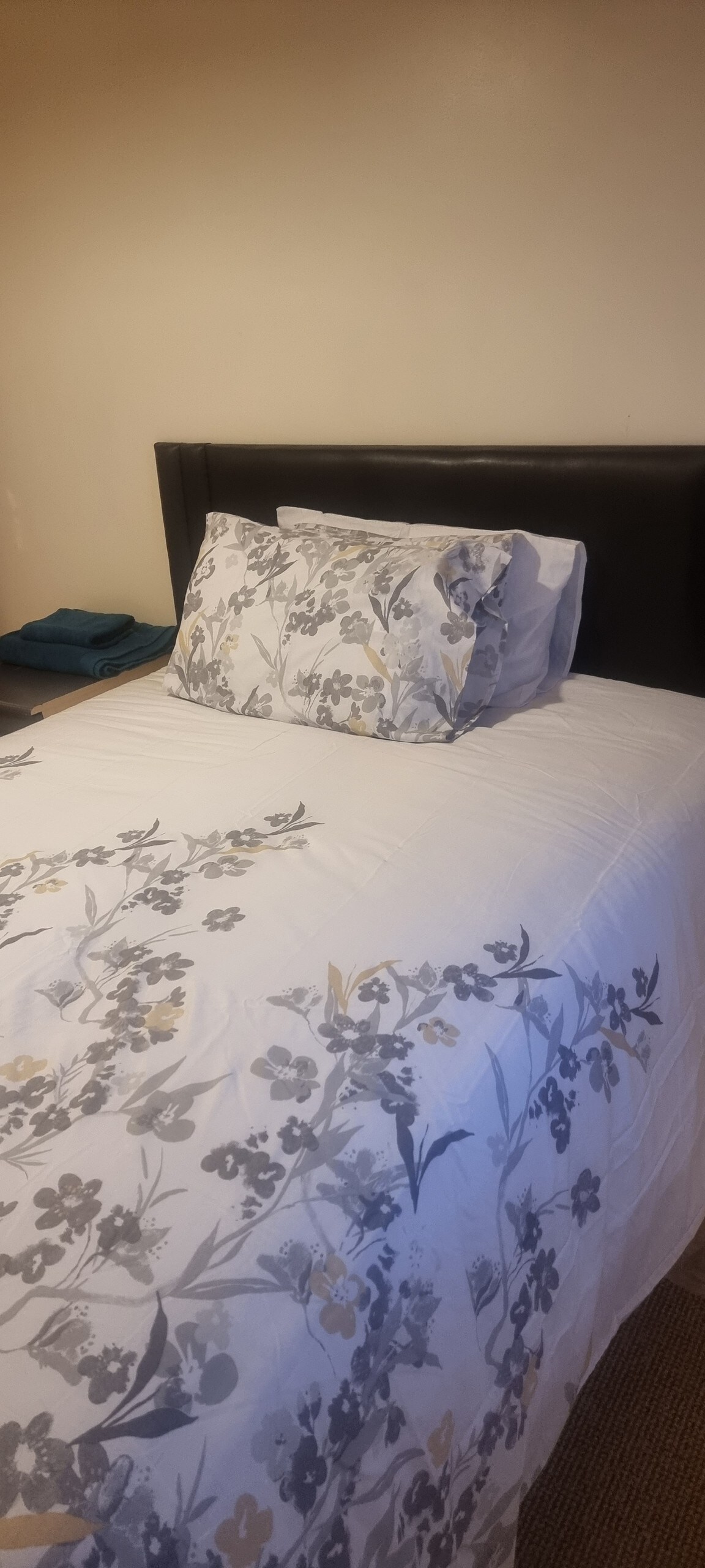 shared Apartment 3 double rooms - Bury BL9