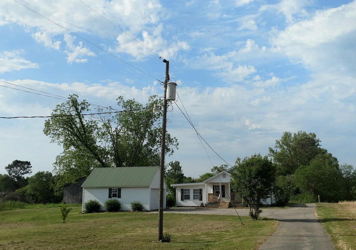 The Cotton Pickin 'Little Farmhouse