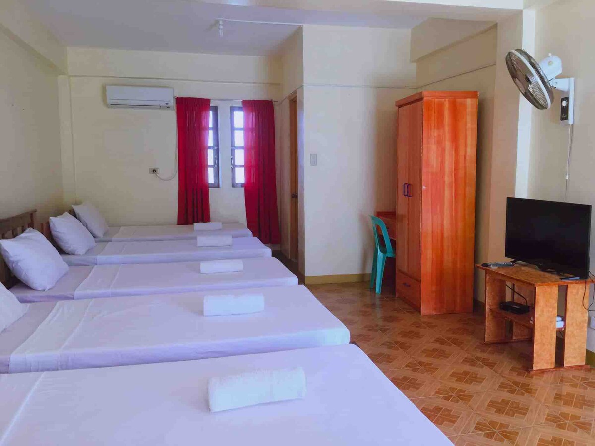 Beach Front Batanes: Barkada Room w/ 6 Single Beds
