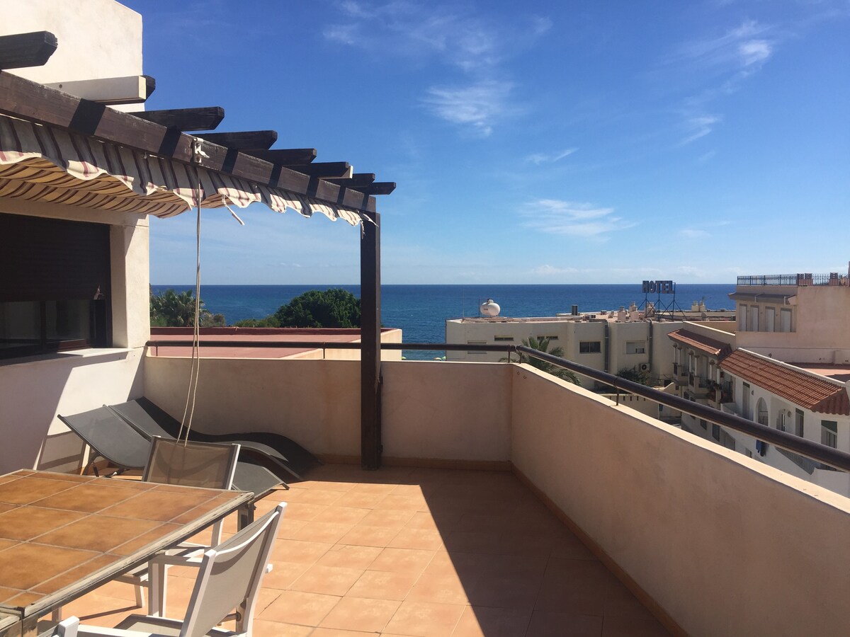 Ático con jacuzzi y vistas al mar