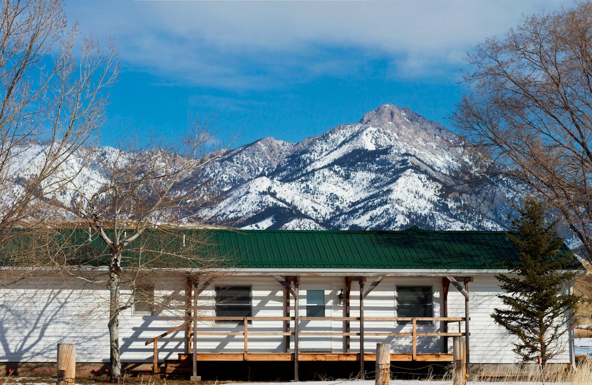 Lark 's Song Guest House