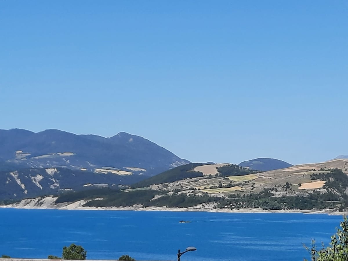 Studio cosy à 3 min à pieds du lac de serre ponçon