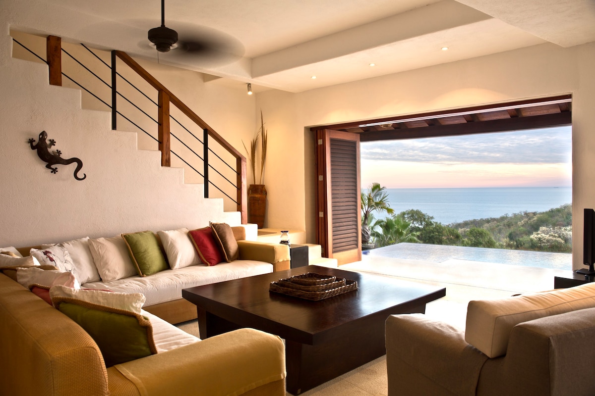 Zihuatanejo Villa w/ ocean view and private pool