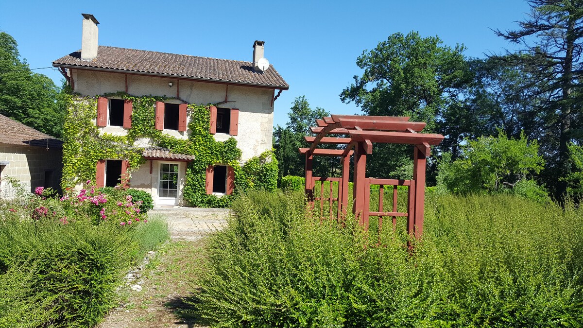Gîte Le Pavillon dans le parc du Château Lescaut